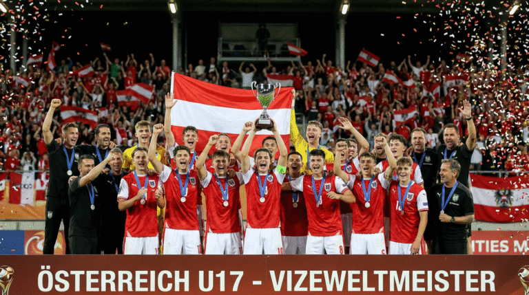 Mannschaft des österreichischen U17-Teams mit Medaillen und Flagge bei Tischtennis-Wettbewerb in Lin.