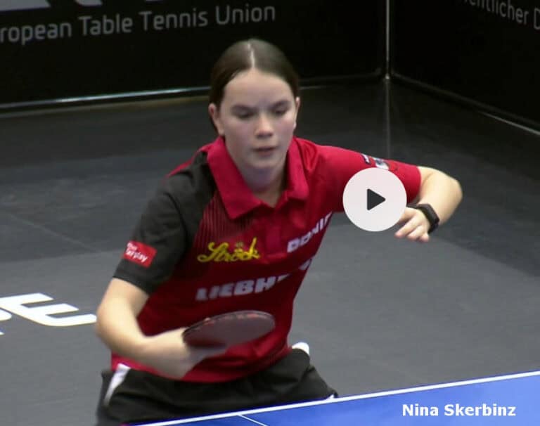 Nina Skerbinz, österreichische Tischtennisspielerin, im europäischen Turnier, dynamischer Vorhandschlag-Fokus.